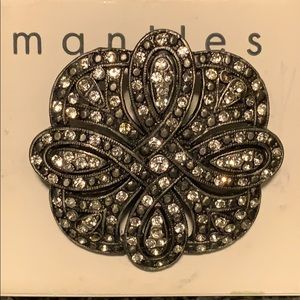 Mantles gorgeous white rhinestone brooch